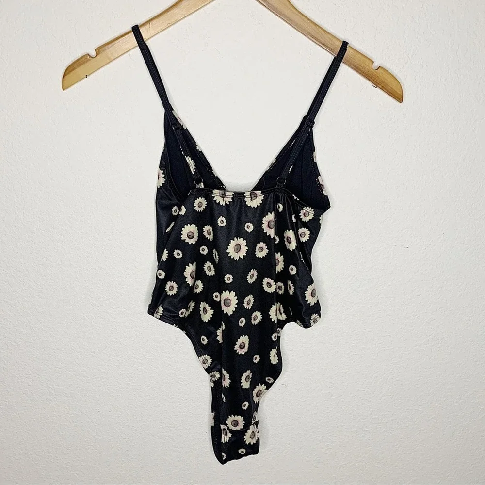 NWT Nasty Gal Recycled Daisy Print Tie Front High Thigh Swimsuit Size US 6 - Picture 7 of 10